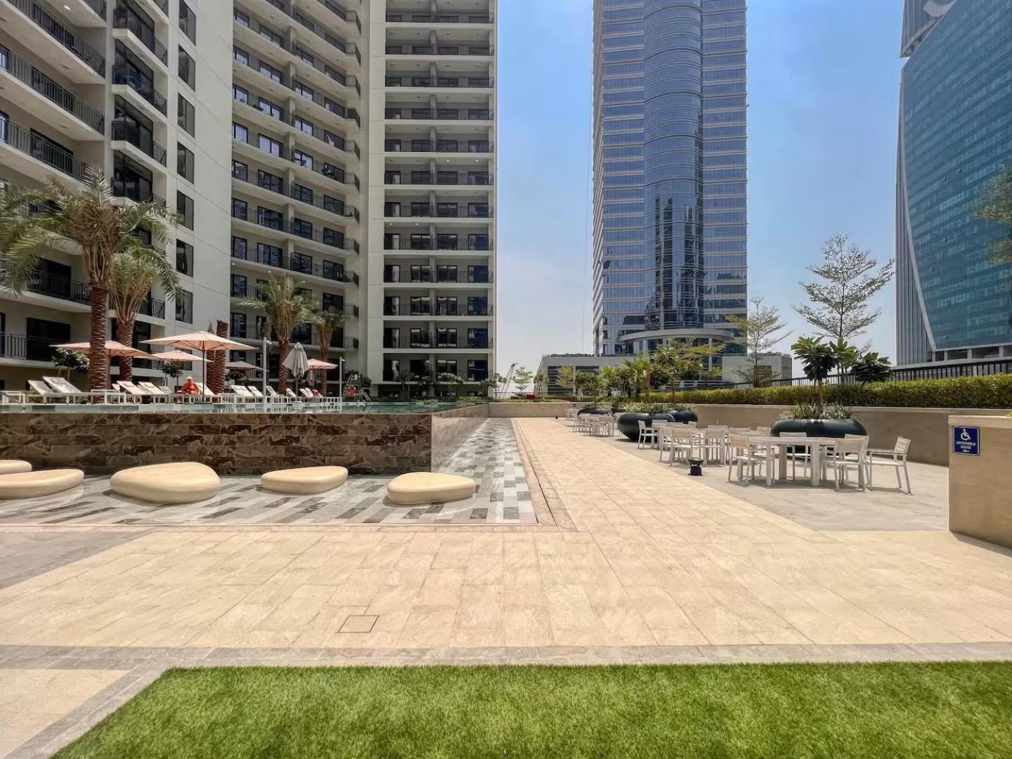 Keyrock Living - Elegant Escape At Zada Tower Apartment